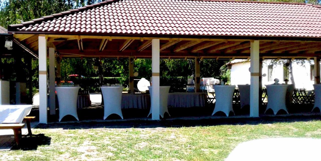 Tassi Halaszcsarda - Sueger Haz Exterior photo
